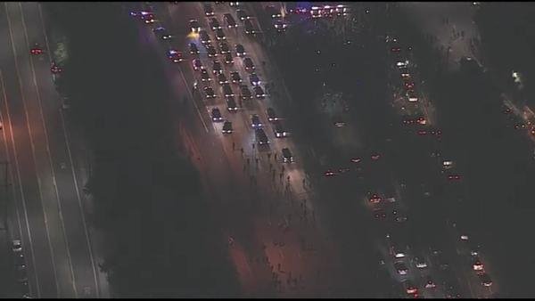 Στις φλόγες οι ΗΠΑ -Χάος μετά την αθώωση του αστυνομικού που σκότωσε τον άοπλο 18χρονο [βίντεο & εικόνες] | iefimerida.gr 17