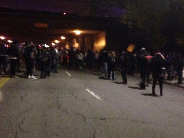 Οι ΗΠΑ φλέγονται: Αυτοκίνητα πυρπολούνται, κτίρια καίγονται -Διαδηλώσεις από το Φέργκιουσον μέχρι τη Νέα Υόρκη [βίντεο & εικόνες] | iefimerida.gr 22