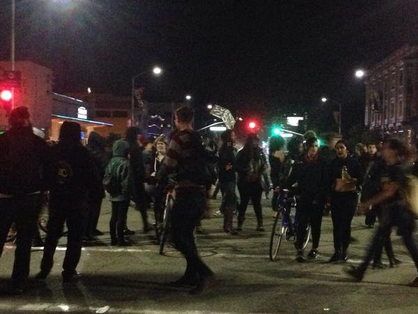 Οι ΗΠΑ φλέγονται: Αυτοκίνητα πυρπολούνται, κτίρια καίγονται -Διαδηλώσεις από το Φέργκιουσον μέχρι τη Νέα Υόρκη [βίντεο & εικόνες] | iefimerida.gr 21