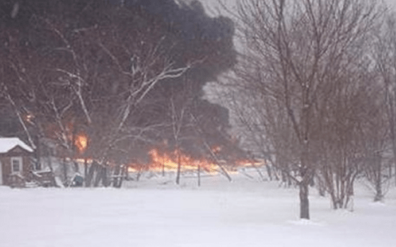 Πύρινη κόλαση στη Βιρτζίνια: Τρένο με πετρέλαιο εκτροχιάστηκε και προκάλεσε φωτιά [εικόνες & βίντεο] | iefimerida.gr 2