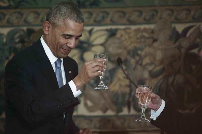 Τα παραλειπόμενα από το δείπνο: Οι selfies Ομπάμα με Τσίπρα, γραμματείς και τον σεφ [εικόνες] | iefimerida.gr 9