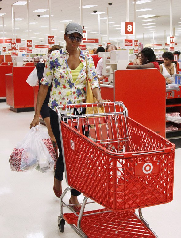 Ποια διάσημη κυρία καταδέχτηκε να πάει σε σούπερμαρκετ; [εικόνες] | iefimerida.gr 0