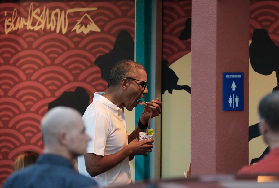 Πώς πέρασαν τα Χριστούγεννα Ομπάμα και Τραμπ: Παιχνίδια, παγωτά και εκκλησία [εικόνες&βίντεο] | iefimerida.gr 2