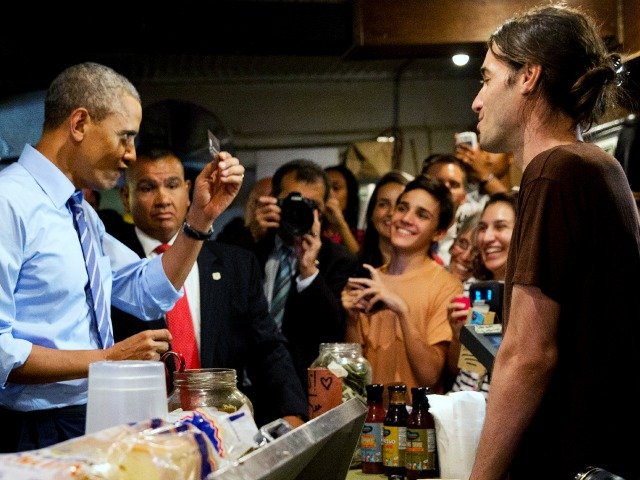 Οταν ο Μπαράκ Ομπάμα συνάντησε μια drag queen και ρώτησε αν είναι γκέι -Ακολούθησε σπαρταριστός διάλογος [εικόνες] | iefimerida.gr 1