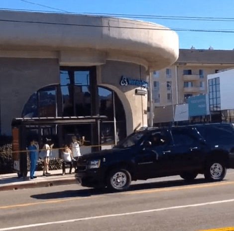 Πώς εξαιτίας του Ομπάμα μια γυναίκα παραλίγο να γεννήσει καταμεσής του δρόμου [εικόνες] | iefimerida.gr 1