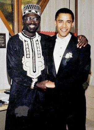 Ποιος είναι ο αδελφός του Ομπάμα με τις 12 συζύγους που ψηφίζει «δαγκωτό» Τραμπ [εικόνες] | iefimerida.gr 1