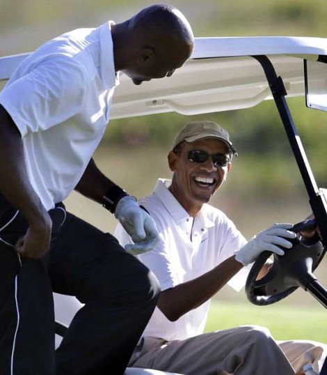 Ο Ομπάμα εξόργισε τους Αμερικανούς -Αμέσως μετά το διάγγελμα για τον αποκεφαλισμό του Φόλεϊ πήγε για γκολφ [εικόνες] | iefimerida.gr 0