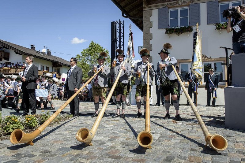 Βόλτα στην εξοχή για Μέρκελ και Ομπάμα: Ηπιαν μπύρες και έφαγαν λουκάνικα για πρωινό [εικόνες] | iefimerida.gr 6