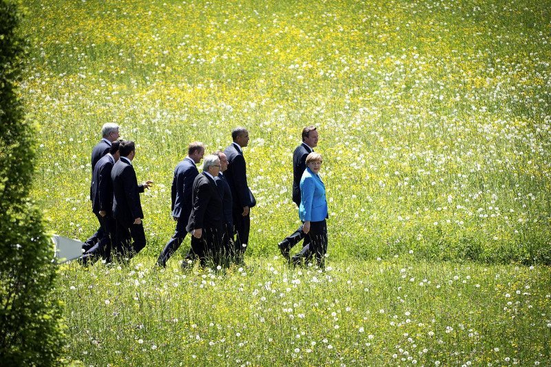 Βόλτα στην εξοχή για Μέρκελ και Ομπάμα: Ηπιαν μπύρες και έφαγαν λουκάνικα για πρωινό [εικόνες] | iefimerida.gr 11