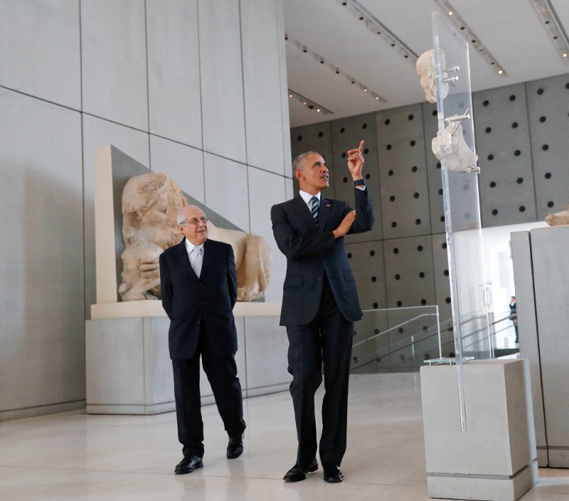 Καρέ καρέ η ξενάγηση Ομπάμα στο Μουσείο Ακρόπολης -Εντυπωσιάστηκε, «θα επιστρέψω με τη Μισέλ και τα παιδιά», είπε [εικόνες] | iefimerida.gr 4