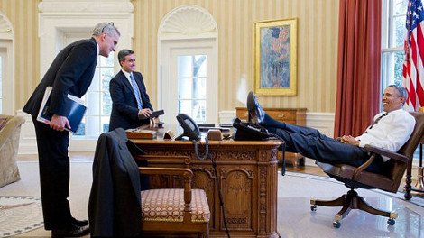 Mισέλ σε Μπαράκ Ομπάμα: Ελεος πια, κατέβασε τα πόδια σου από το τραπέζι [εικόνες] | iefimerida.gr 6