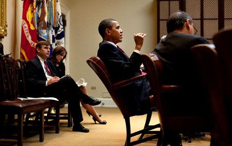 Mισέλ σε Μπαράκ Ομπάμα: Ελεος πια, κατέβασε τα πόδια σου από το τραπέζι [εικόνες] | iefimerida.gr 11