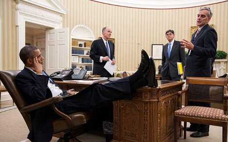 Mισέλ σε Μπαράκ Ομπάμα: Ελεος πια, κατέβασε τα πόδια σου από το τραπέζι [εικόνες] | iefimerida.gr 13