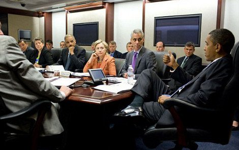 Mισέλ σε Μπαράκ Ομπάμα: Ελεος πια, κατέβασε τα πόδια σου από το τραπέζι [εικόνες] | iefimerida.gr 0