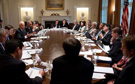 Mισέλ σε Μπαράκ Ομπάμα: Ελεος πια, κατέβασε τα πόδια σου από το τραπέζι [εικόνες] | iefimerida.gr 3