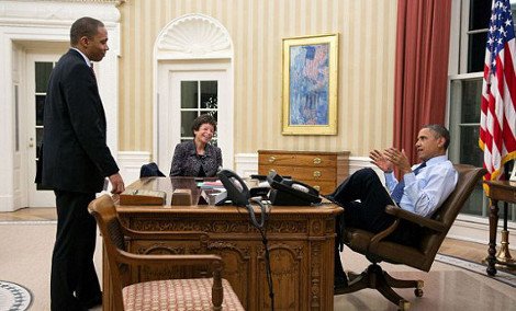 Mισέλ σε Μπαράκ Ομπάμα: Ελεος πια, κατέβασε τα πόδια σου από το τραπέζι [εικόνες] | iefimerida.gr 4