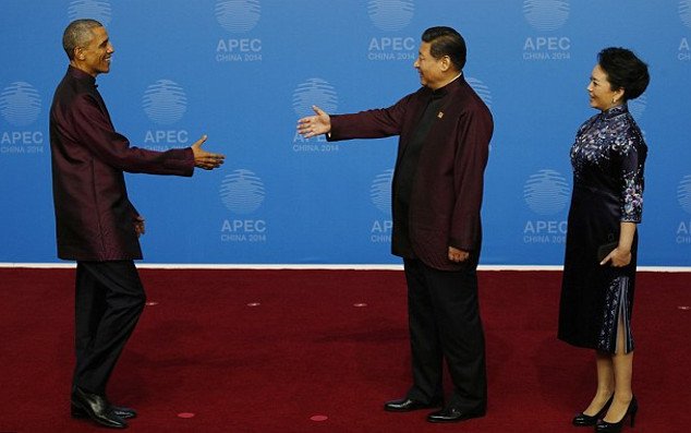 Ομπάμα και Πούτιν σε σύνοδο ηγετών φορώντας χιτώνα [εικόνες] | iefimerida.gr 3