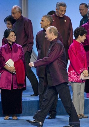 Ομπάμα και Πούτιν σε σύνοδο ηγετών φορώντας χιτώνα [εικόνες] | iefimerida.gr 6