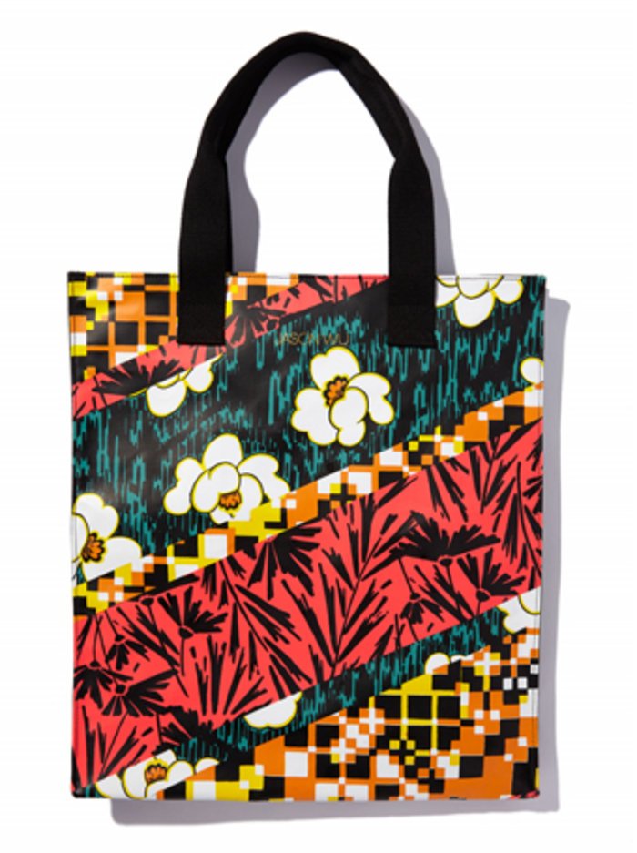 Η Μισέλ Ομπάμα σχεδιάζει τσάντες για καλό σκοπό [εικόνες] | iefimerida.gr 1