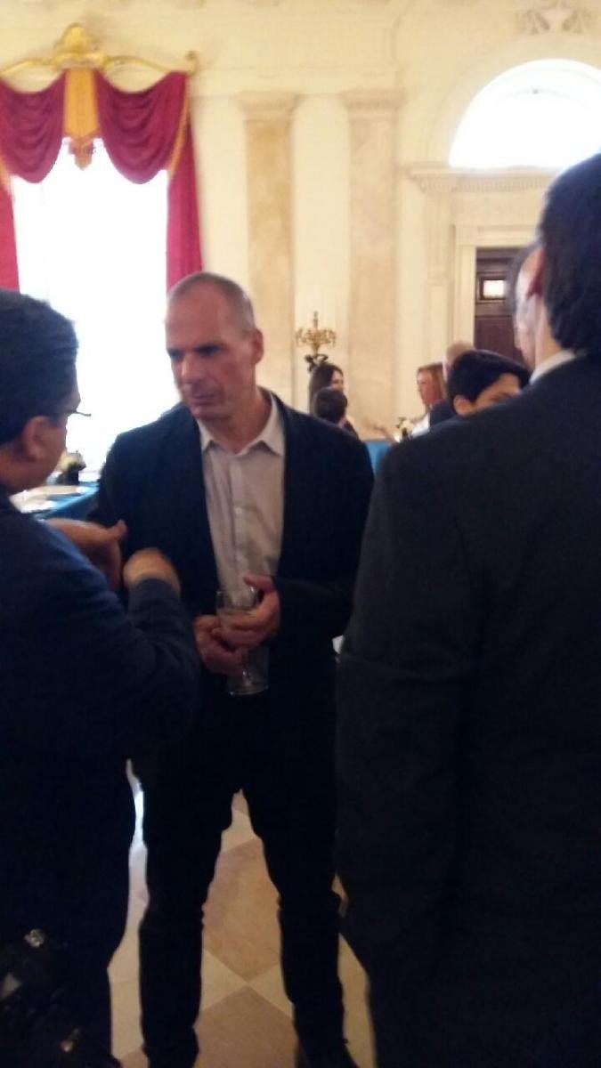 Το 10λεπτο τετ α τετ του Βαρουφάκη με τον Ομπάμα στον Λευκό Οίκο [εικόνες]  | iefimerida.gr 6