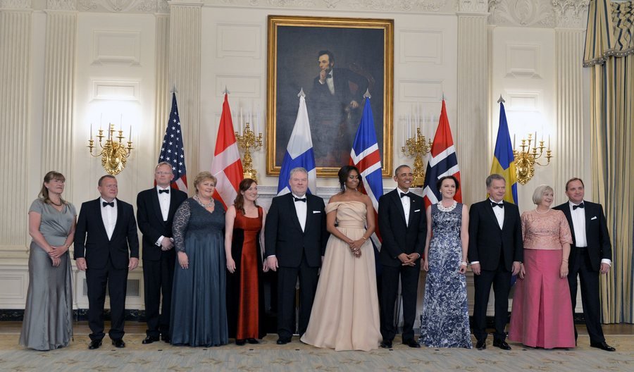 Η εντυπωσιακή εμφάνιση της Μισέλ Ομπάμα -Εκλεψε την παράσταση με το φόρεμά της [εικόνες] | iefimerida.gr 2