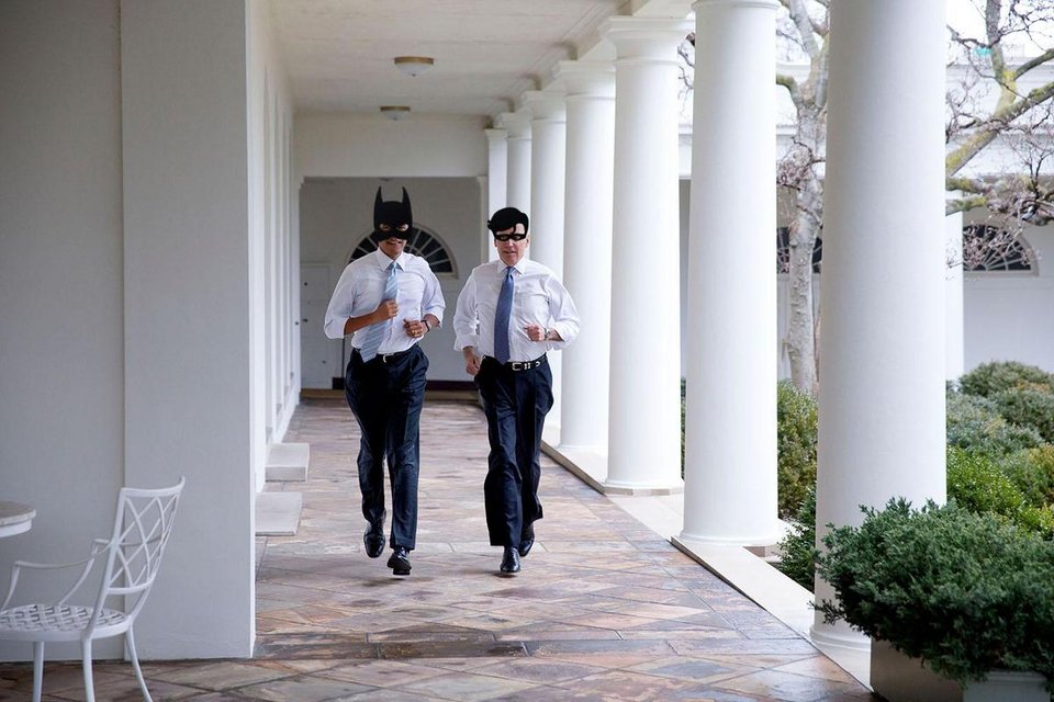 Ομπάμα και Μπάιντεν τρέχουν στον Λευκό Οίκο -Το Reddit τους «περιποιείται» [εικόνες] | iefimerida.gr 1