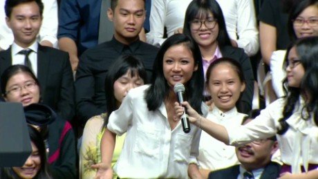 O Oμπάμα ξετρέλανε το Βιετνάμ -Τον αγάπησαν, του τραγούδησαν και ραπ [βίντεο] | iefimerida.gr 1