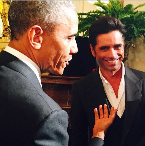 Ο Τζον Στάμος έγινε σκιά του Βαρουφάκη και έπεισε τον Ομπάμα να ποζάρει μαζί του [εικόνες] | iefimerida.gr 4