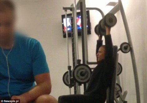 Ο Μπαράκ Ομπάμα ιδρώνει στο γυμναστήριο και σφίγγεται σηκώνοντας βάρη [εικόνες&βίντεο] | iefimerida.gr 5