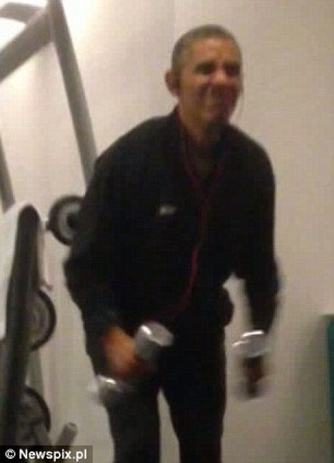 Ο Μπαράκ Ομπάμα ιδρώνει στο γυμναστήριο και σφίγγεται σηκώνοντας βάρη [εικόνες&βίντεο] | iefimerida.gr 6