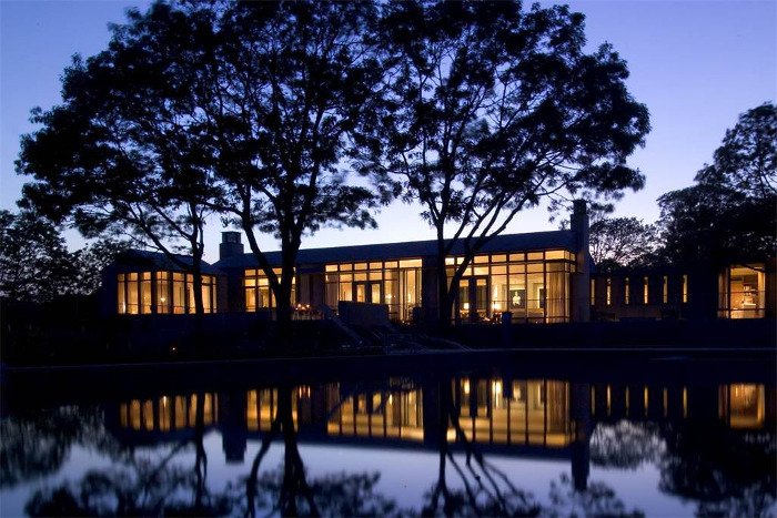 Το σπίτι όπου περνούσαν τα καλοκαίρια τους οι Ομπάμα βγαίνει στο σφυρί -Σύγχρονο και πολυτελές [εικόνες] | iefimerida.gr 1