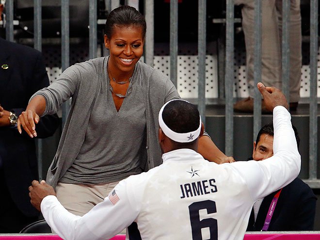 Πανηγυρισμοί και χασμουρητά: Οι διάσημοι παρακολουθούν από κοντά Ολυμπιακούς [εικόνες] | iefimerida.gr 0