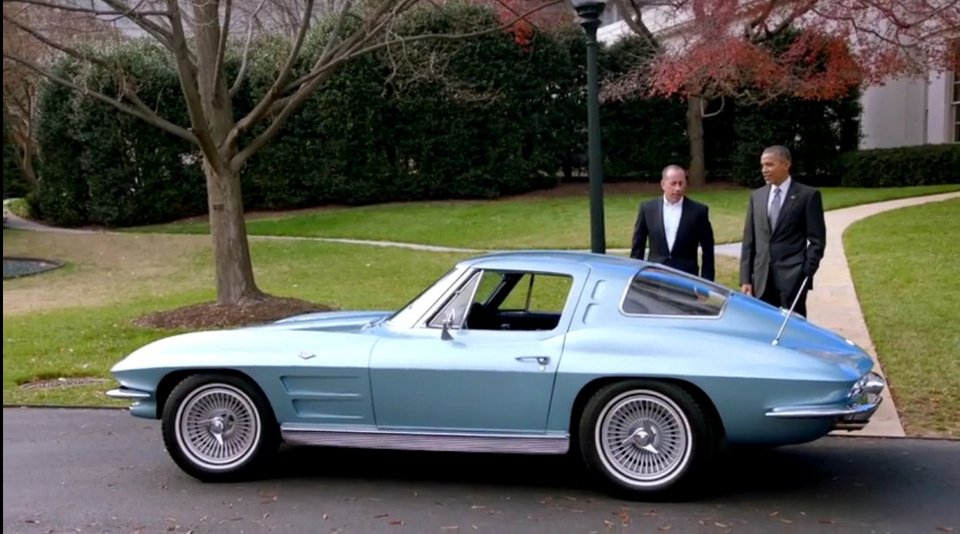 Ο Ομπάμα οδηγεί σπινιάροντας στο Λευκό Οίκο μια vintage Corvette Stingray [εικόνες & βίντεο] | iefimerida.gr 0