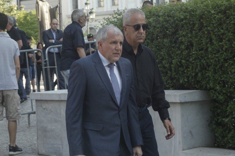 Νωρίς στη Μητρόπολη ο Ομπράντοβιτς -Ξέσπασε σε λυγμούς για τον Παύλο Γιαννακόπουλο [εικόνες] | iefimerida.gr 1