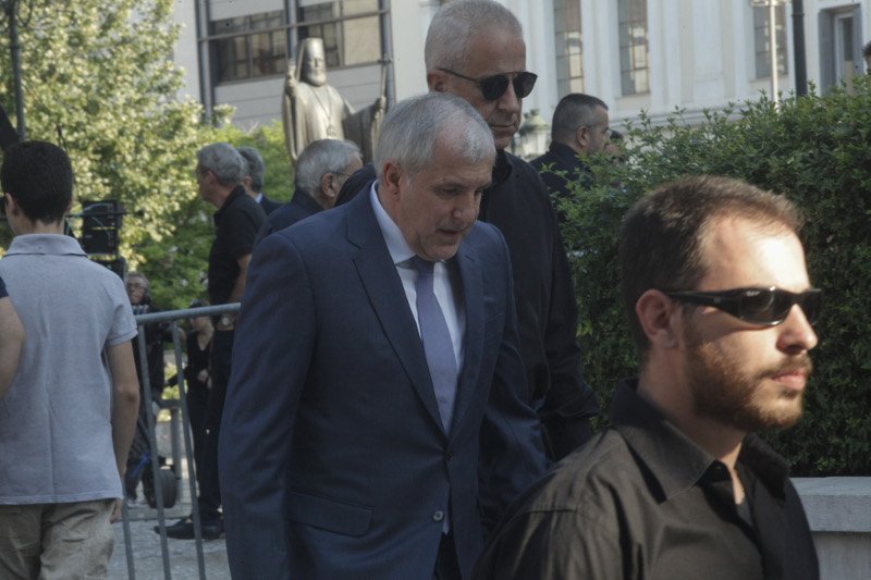 Νωρίς στη Μητρόπολη ο Ομπράντοβιτς -Ξέσπασε σε λυγμούς για τον Παύλο Γιαννακόπουλο [εικόνες] | iefimerida.gr 0