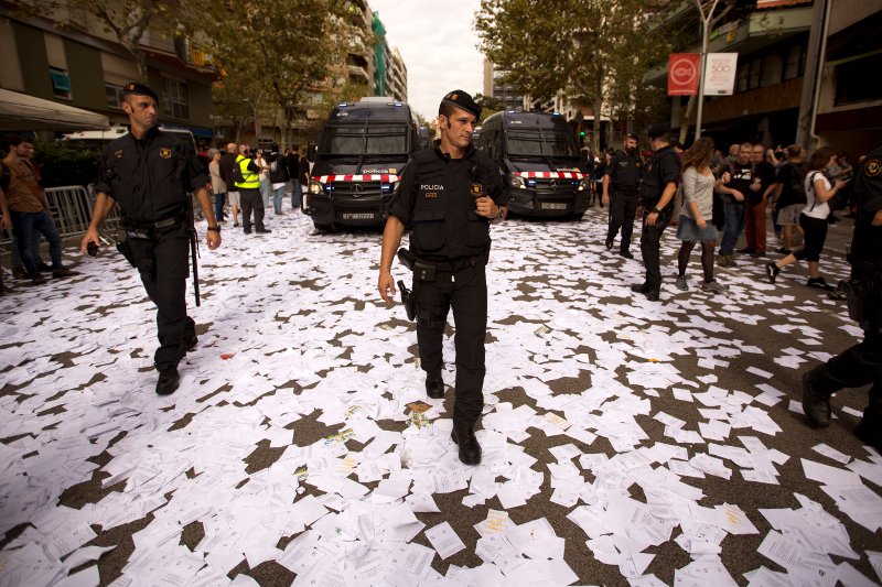 Βαθαίνει η κρίση στην Καταλονία -Οι αυτονομιστές ετοιμάζονται για «πόλεμο» μετά το διάγγελμα του Φελίπε | iefimerida.gr 3