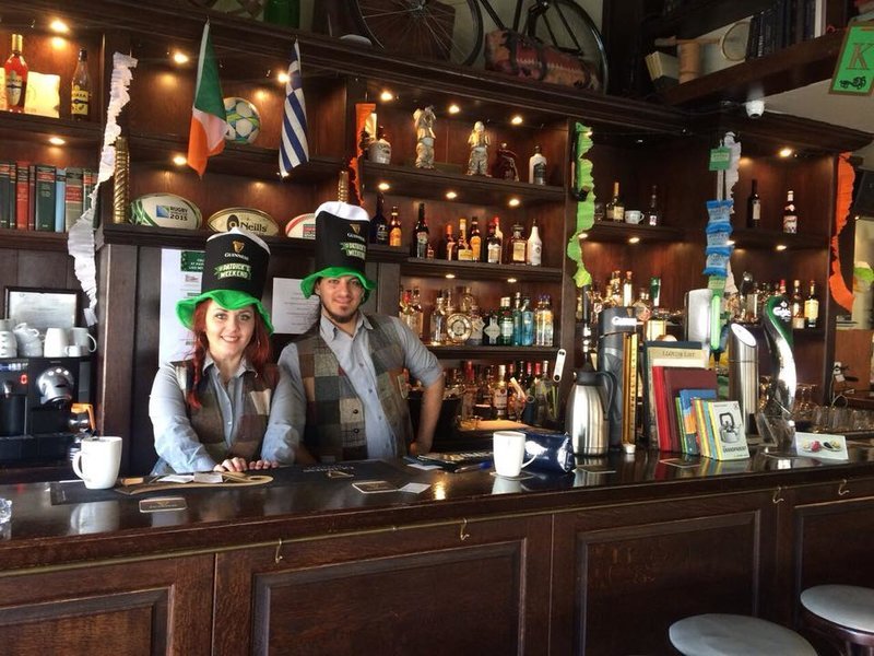 Αφθονη μπύρα και φαγητό -Τα μαγαζιά της Αθήνας που ντύνονται στα πράσινα και γιορτάζουν την St Patrick's Day [εικόνες] | iefimerida.gr 2