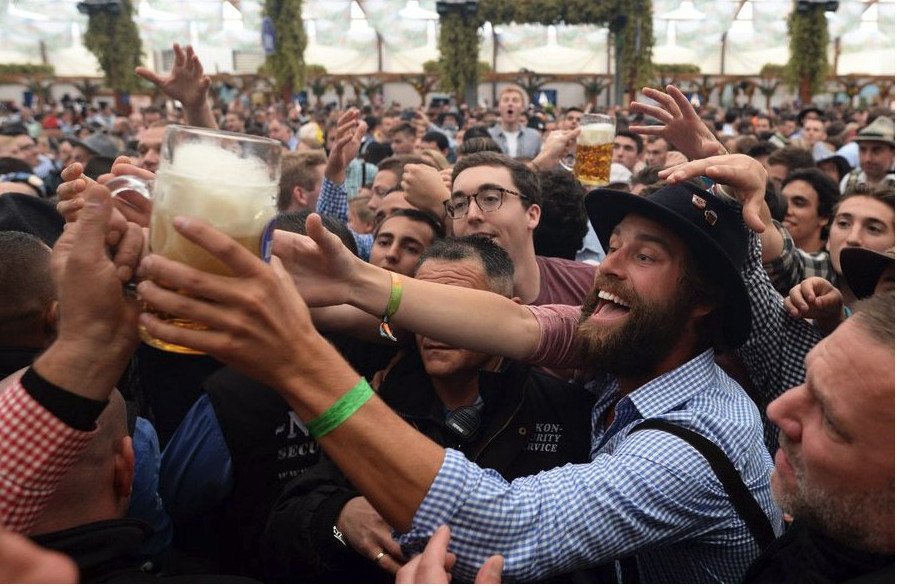 Oktoberfest στο Μόναχο υπό αυστηρά μέτρα ασφαλείας -Εφτιαξαν φράχτη, απαγορεύονται οι τσάντες! [εικόνες] | iefimerida.gr 3