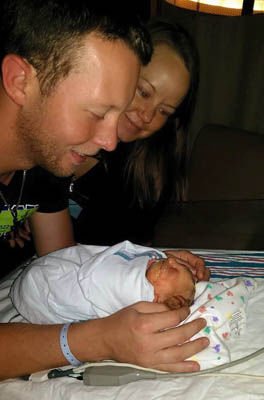 Γεννήθηκε με μισό κρανίο και εγκέφαλο και συγκινεί τον πλανήτη [εικόνες] | iefimerida.gr 2