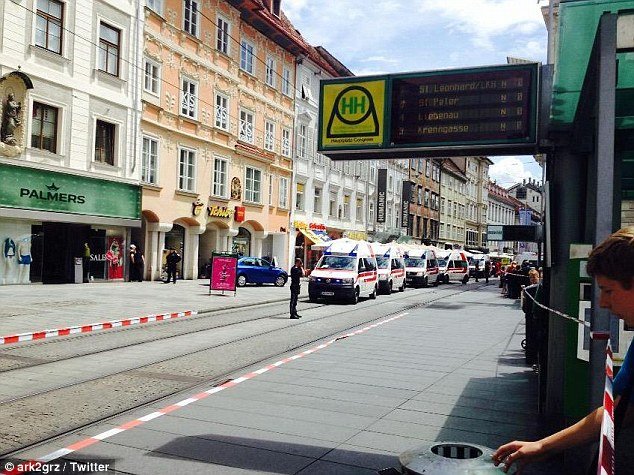 Ψυχωτικός «σάρωσε» με 4x4 πεζούς και ποδηλάτες σε πεζόδρομο στην Αυστρία [εικόνες & βίντεο] | iefimerida.gr 5