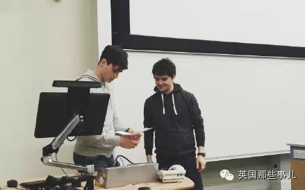 Αυτός είναι ο πιο «καυτός» καθηγητής μαθηματικών στον κόσμο -Κοιλιακοί φέτες, θανατηφόρο βλέμμα [εικόνες] | iefimerida.gr 13