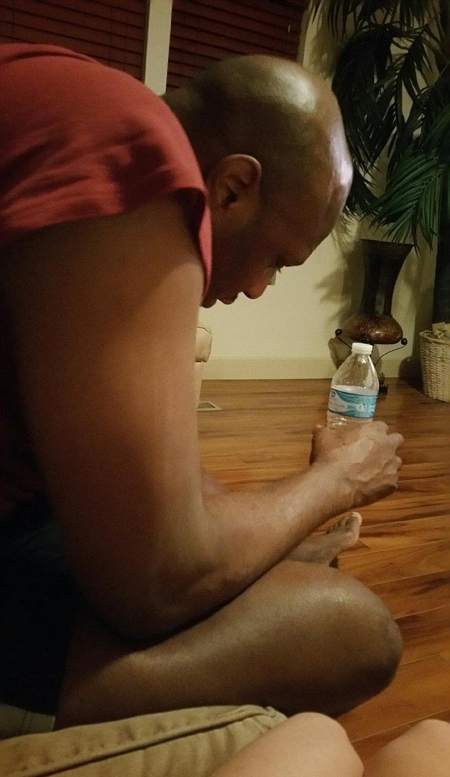 Σοκάρουν οι φωτογραφίες του Λαμάρ Οντομ μέσα από τον οίκο ανοχής [εικόνες] | iefimerida.gr 1