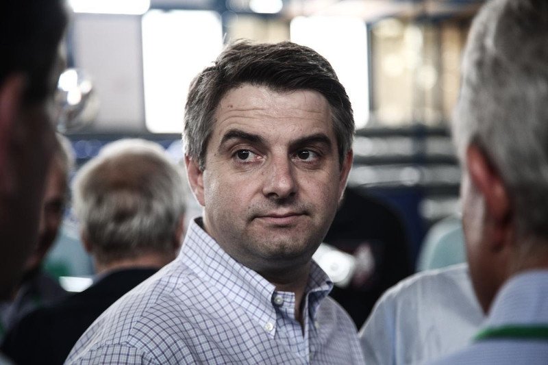 Επεισόδιο στο συνέδριο του ΠΑΣΟΚ: Αγνωστος μοίραζε την πολιτική διαθήκη του Γεννηματά [εικόνες] | iefimerida.gr 4