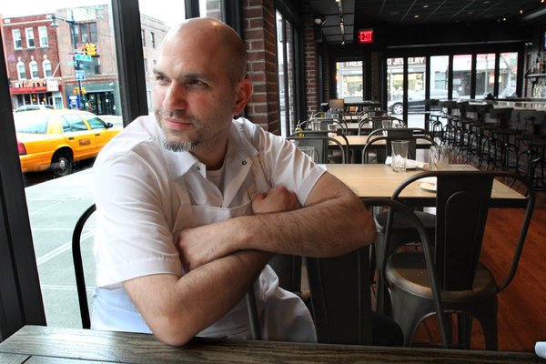 Η ελληνική ταβέρνα στη Νέα Υόρκη που εκθειάζουν οι Νew York Times, μιλώντας για ωδή στην Ελλάδα [εικόνες] | iefimerida.gr 2