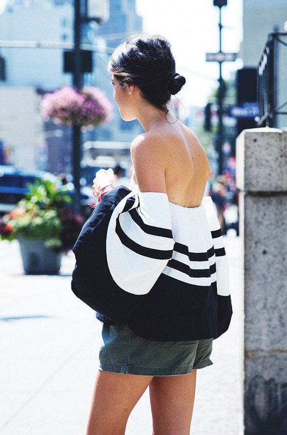 Εξω οι ώμοι- Τα μπλουζάκια με βολάν, το νούμερο 1 trend του καλοκαιριού [εικόνες] | iefimerida.gr 3