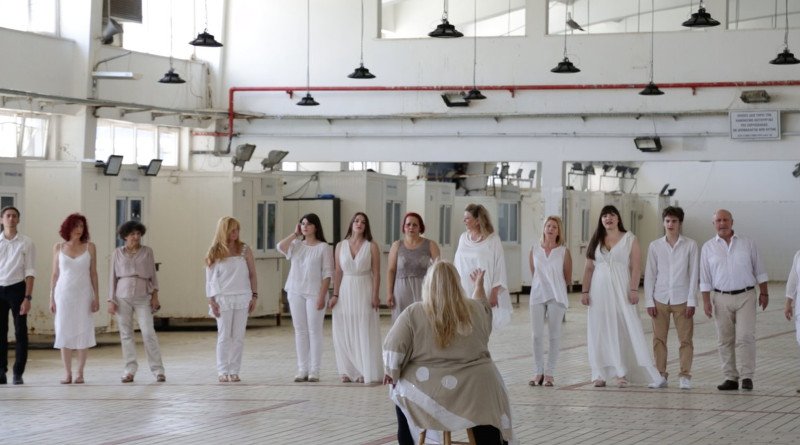 Παραδοσιακές μουσικές προσευχές στην Ιχθυόσκαλα στο Κερατσίνι [εικόνες & βίντεο] | iefimerida.gr 2