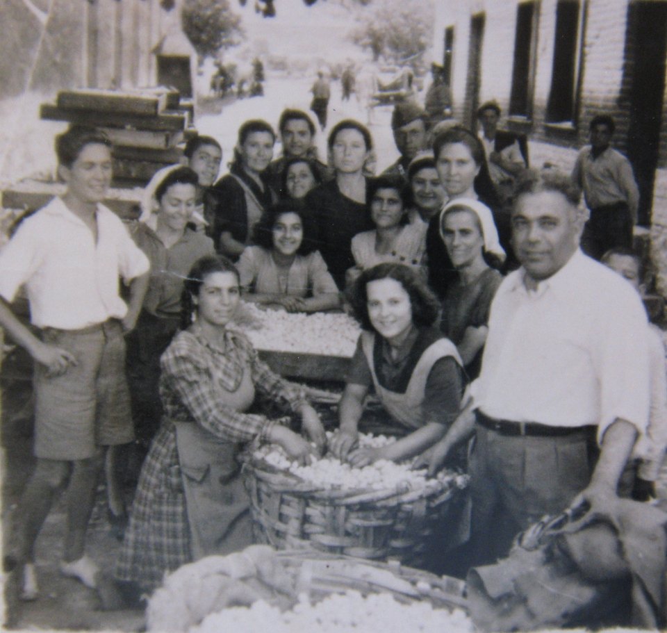 Η καθημερινότητα των εργατριών στο θρυλικό εργοστάσιο μεταξιού στο Σουφλί του 1900 [εικόνες & βίντεο]  | iefimerida.gr 0