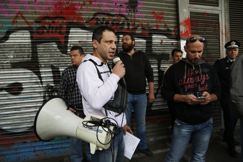 Εξω από το υπ. Εργασίας οι οικοδόμοι -Ζητούν συνάντηση με τον Κατρούγκαλο [εικόνες]  | iefimerida.gr 1