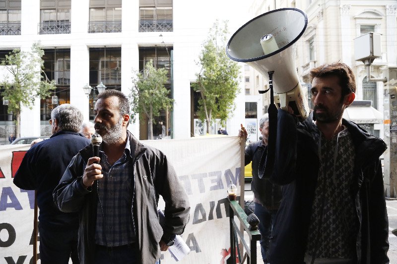 Εξω από το υπ. Εργασίας οι οικοδόμοι -Ζητούν συνάντηση με τον Κατρούγκαλο [εικόνες]  | iefimerida.gr 2