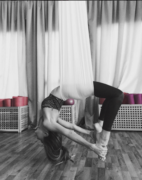 Η Αθηνά Οικονομάκου με κολάν και μπουστάκι κάνει γιόγκα και «τρελαίνει» το Instagram [εικόνες] | iefimerida.gr 3